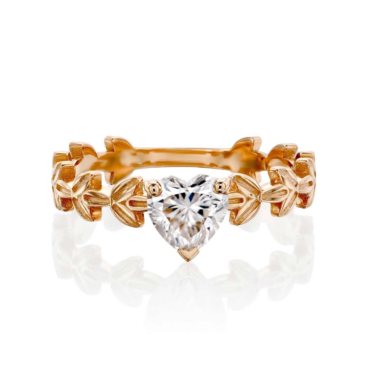 טבעת זהב אדום בעיצוב עלים מיוחד משובצת אבן מרכזית בחיתוך לב