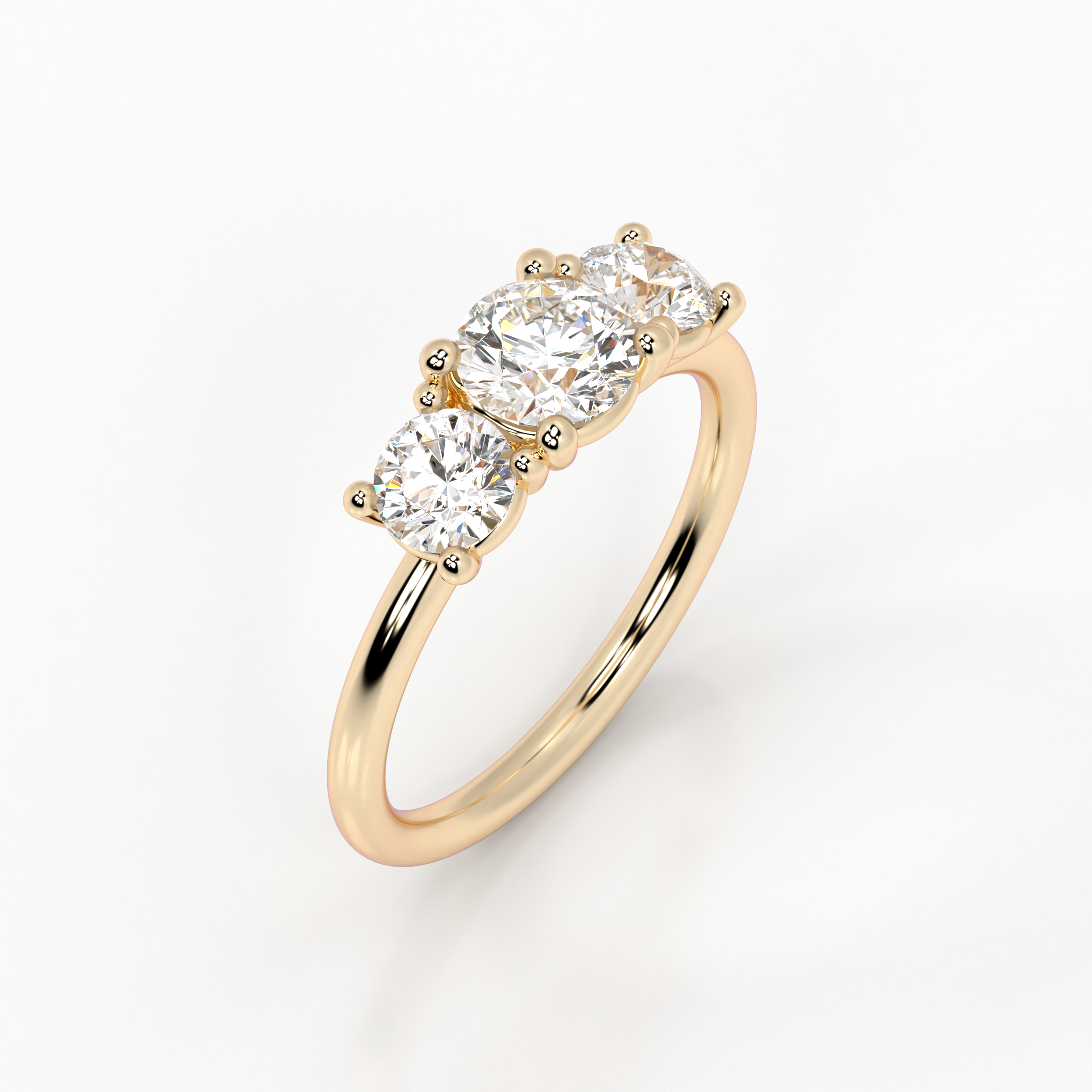 טבעת אירוסין עדינה בזהב צהוב משובצת שלושה יהלומים