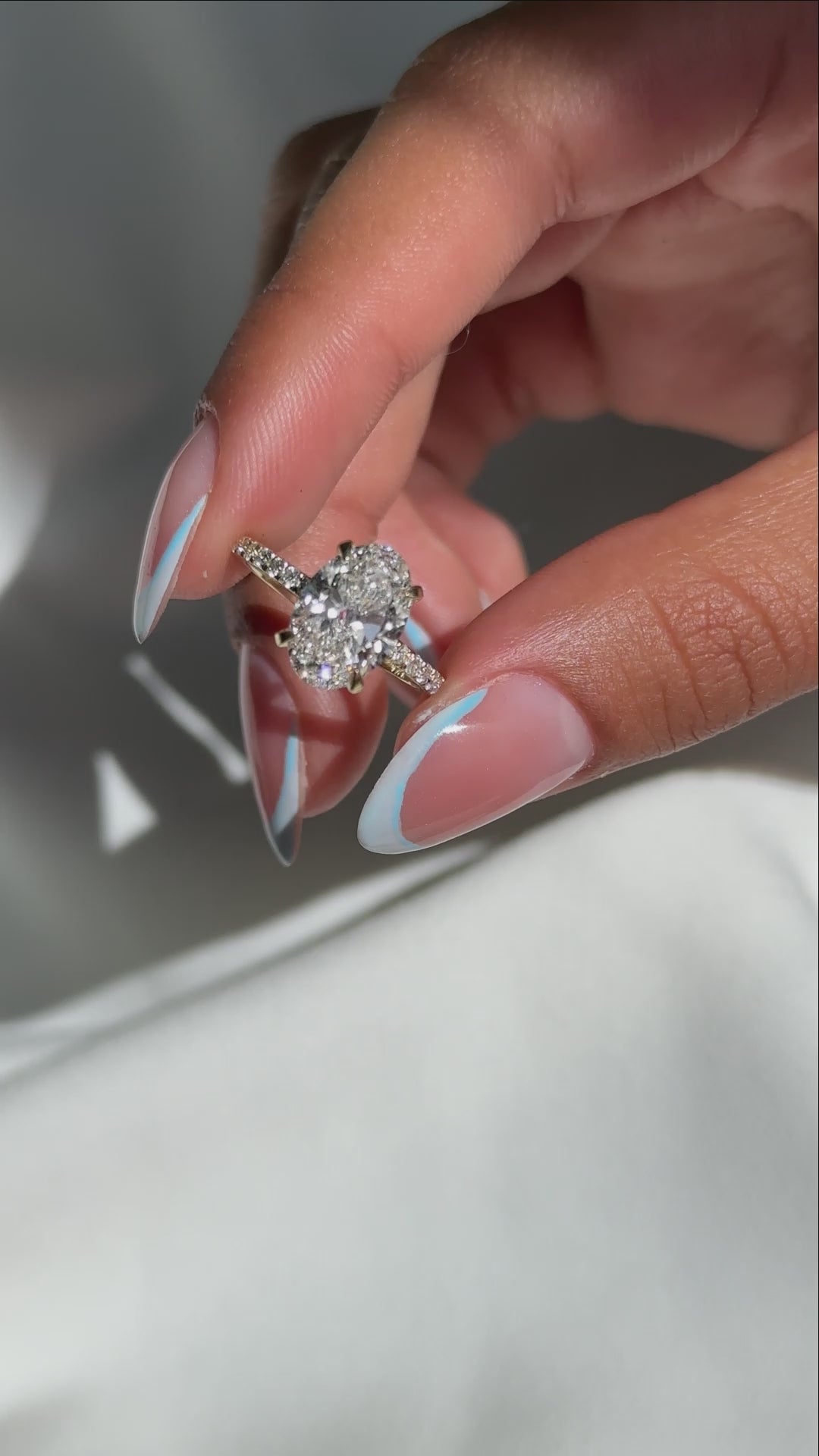 Keren | טבעת יהלום אובלית