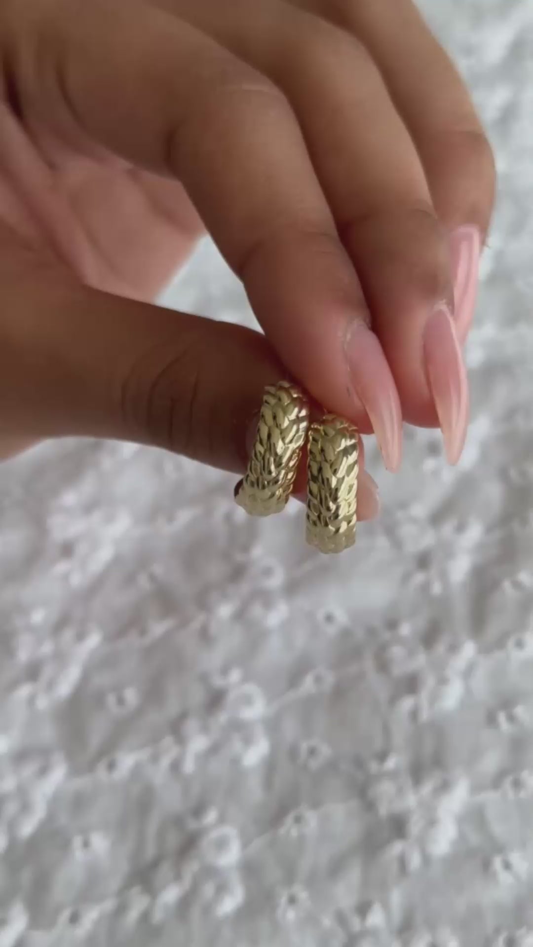 עגילי חישוק קלועים מזהב 14K