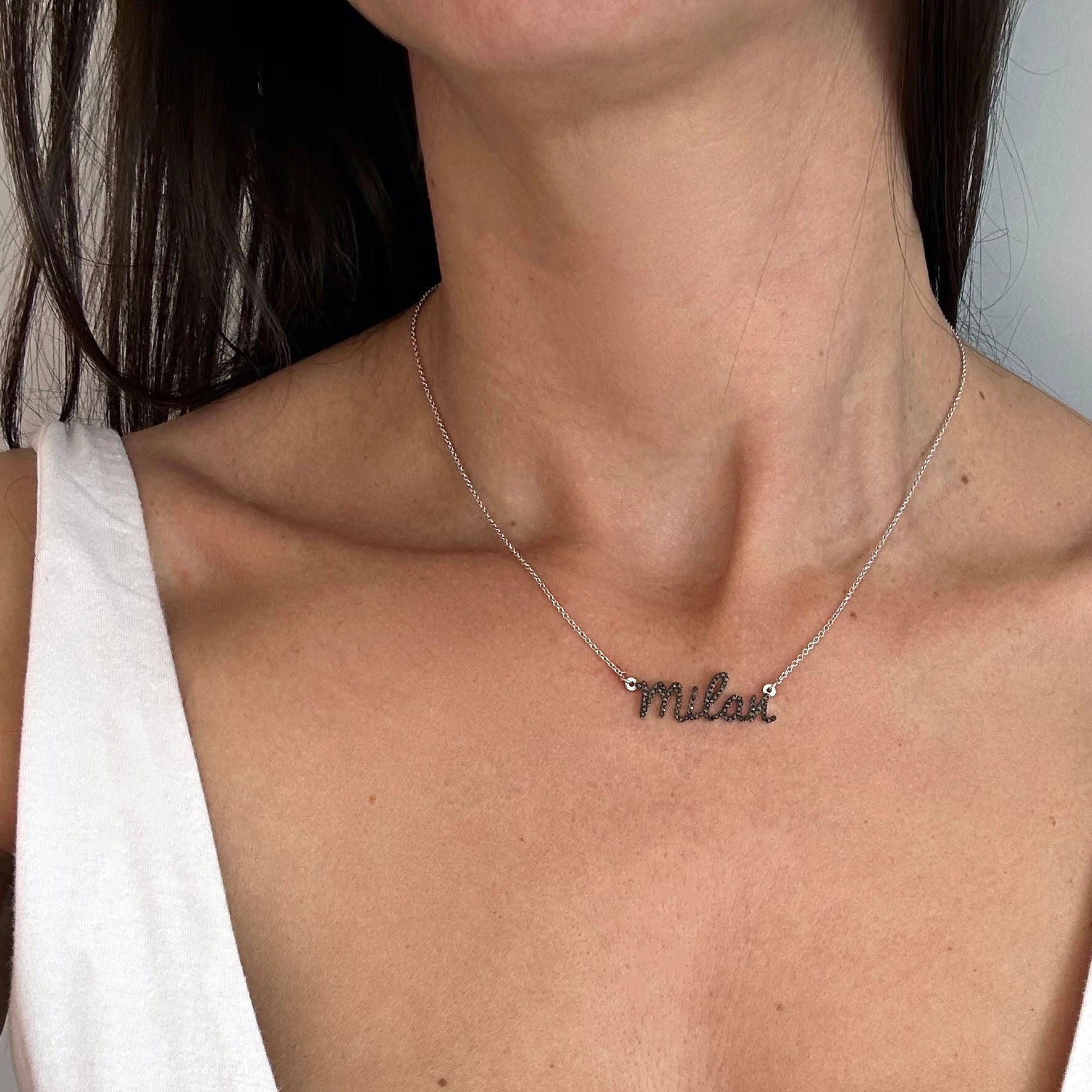 שרשרת שם מזהב משובצת יהלומים שחורים