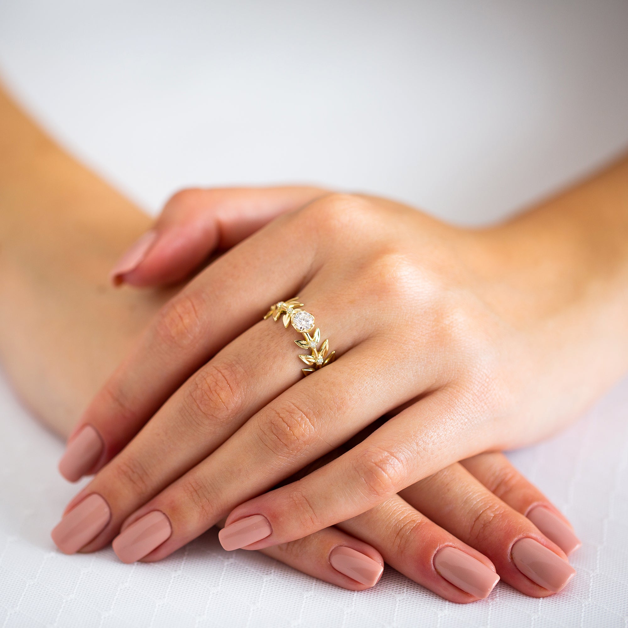 טבעת אירוסין וינטג' משובצת מואסנייט ויהלומים