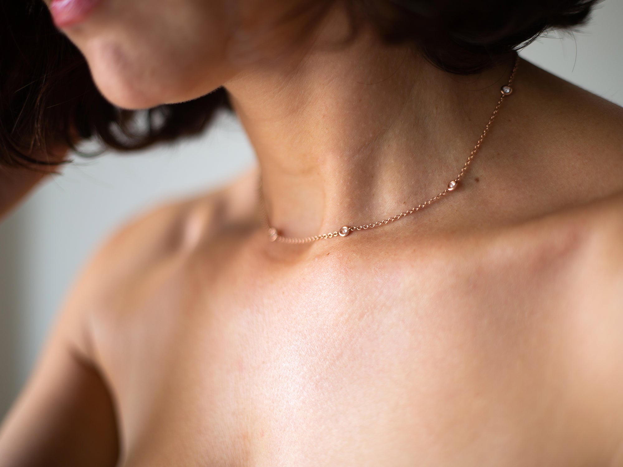 שרשרת זהב עדינה משובצת יהלומים