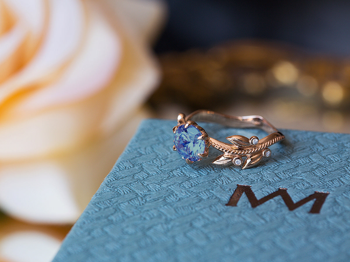 טבעת אירוסין משובצת טנזנייט ויהלומים