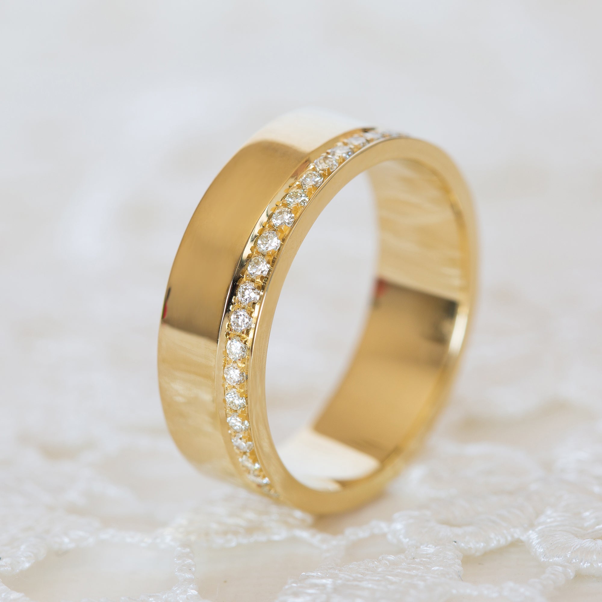 טבעת יהלומים שורה בזהב צהוב 14 קראט