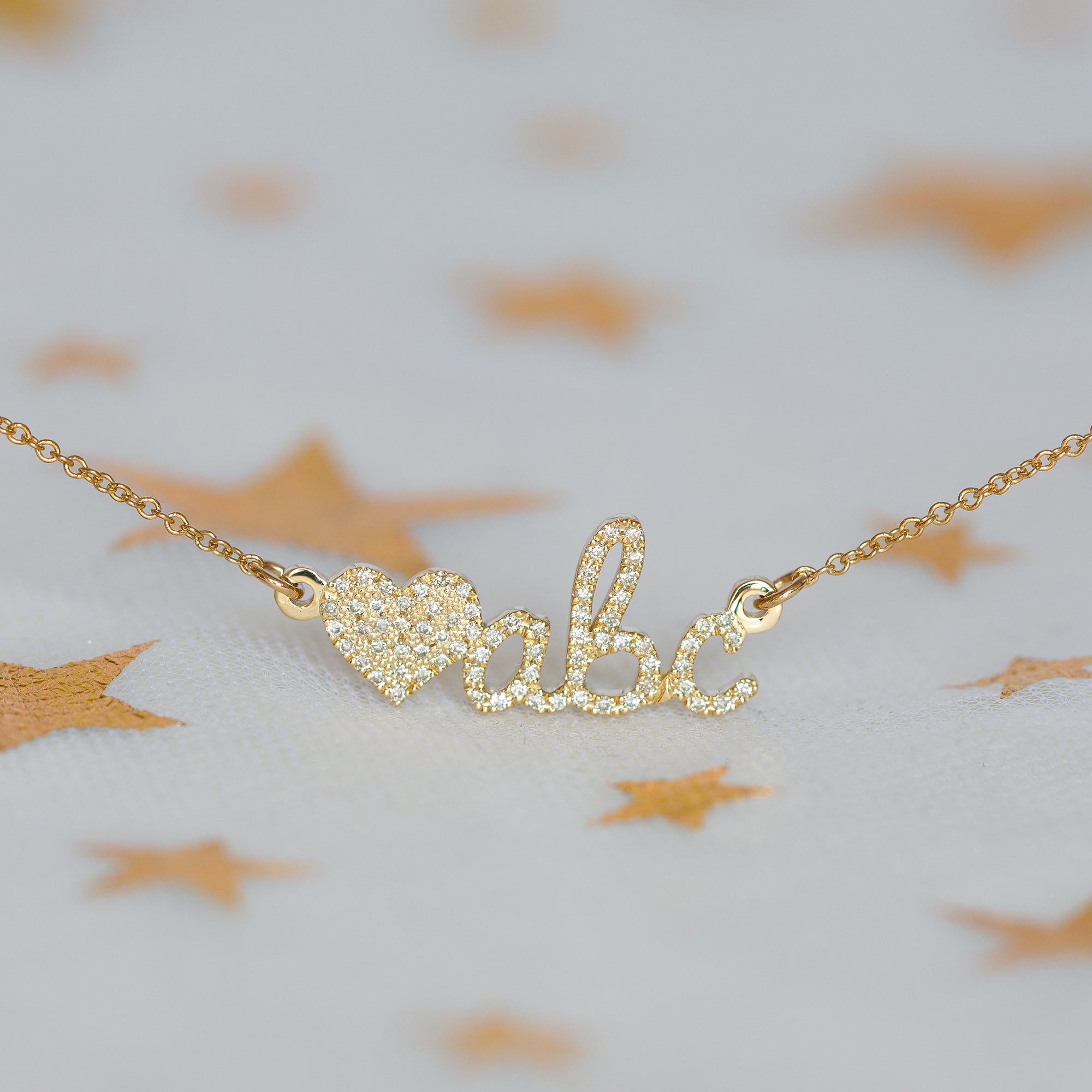 שרשרת שם מזהב עם לב משובצת יהלומים