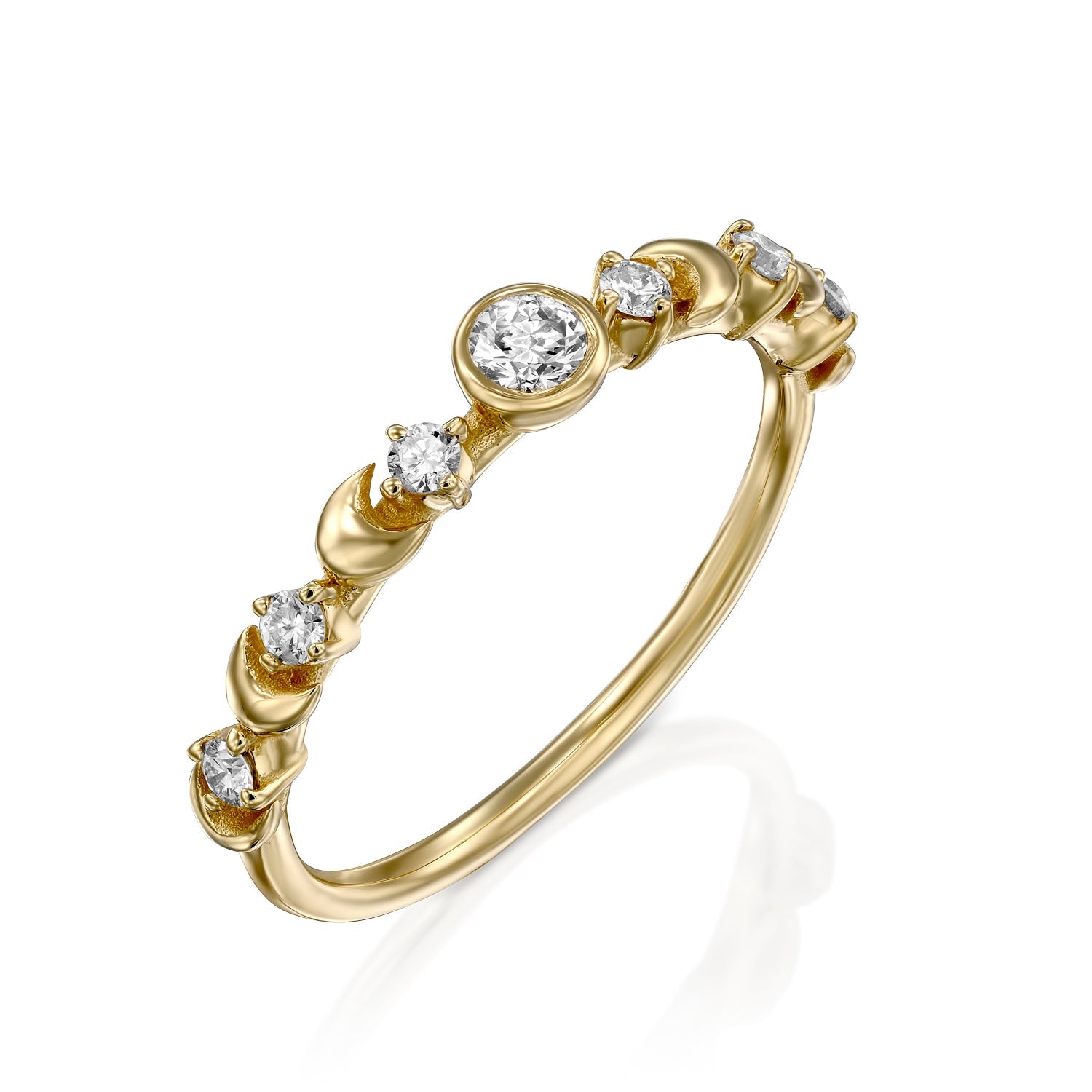 טבע אירוסין זהב צהוב משובצת יהלומי מעבדה על רקע לבן