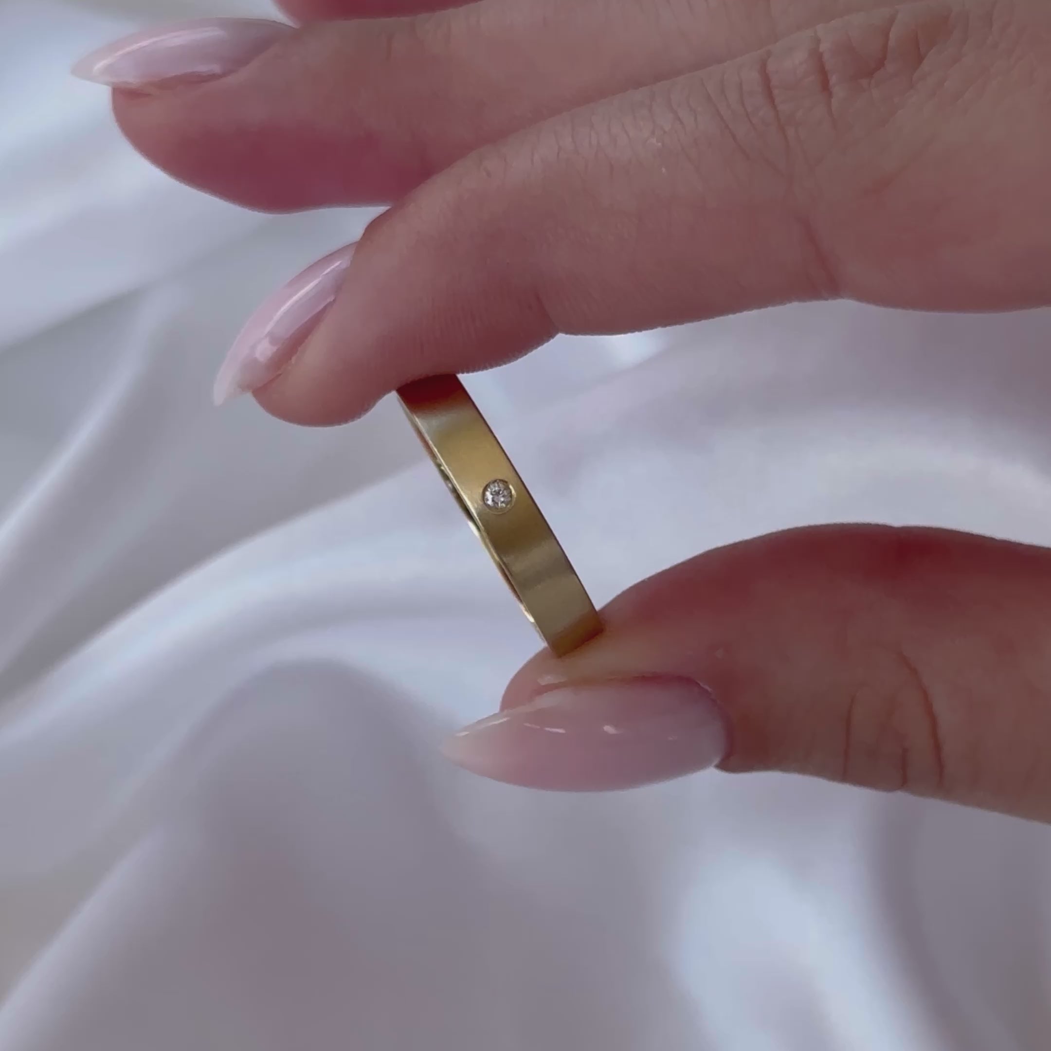 טבעת זהב קלאסית לגבר משובצת יהלום