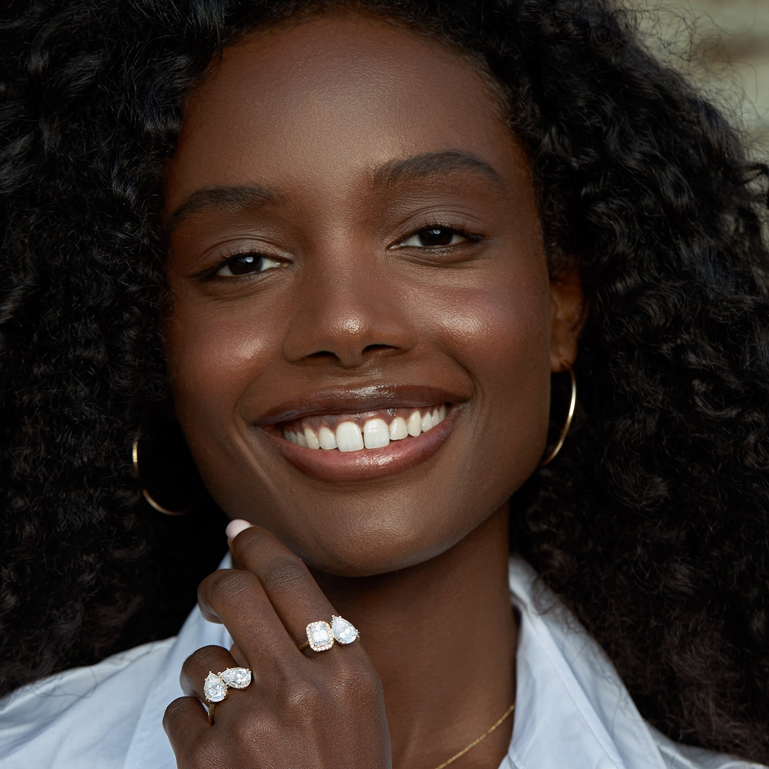 עגילי חישוק זהב גדולים ודקים