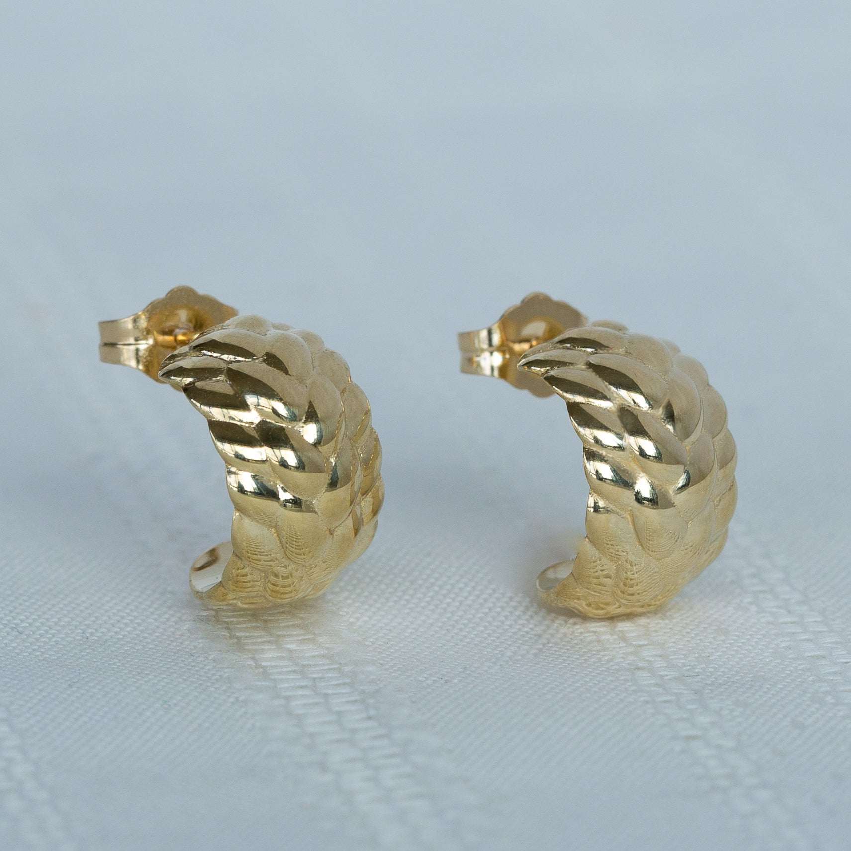 עגילי חישוק קלועים מזהב 14K 