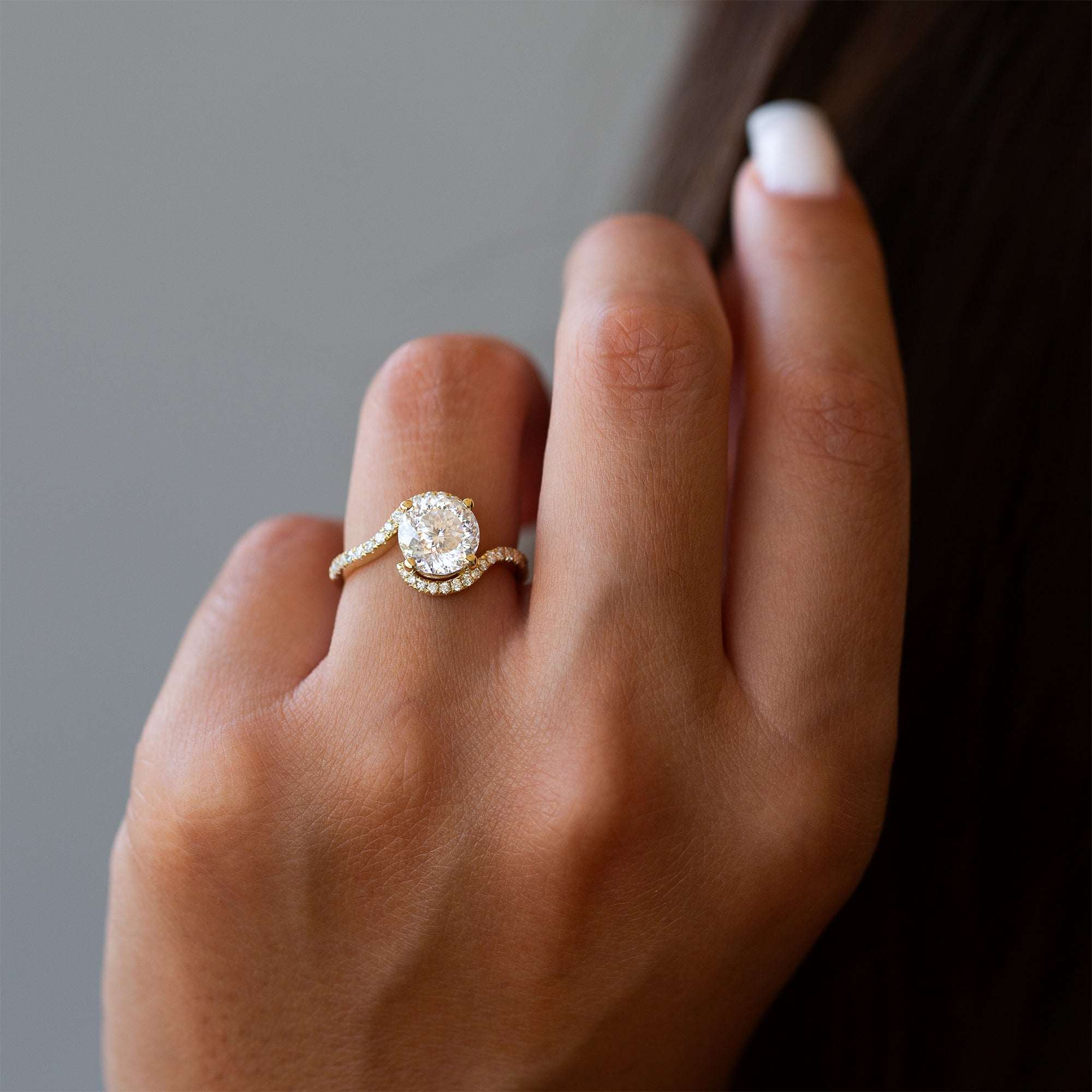 טבעת אירוסין יהלום גדול משובצת יהלום 2 קראט