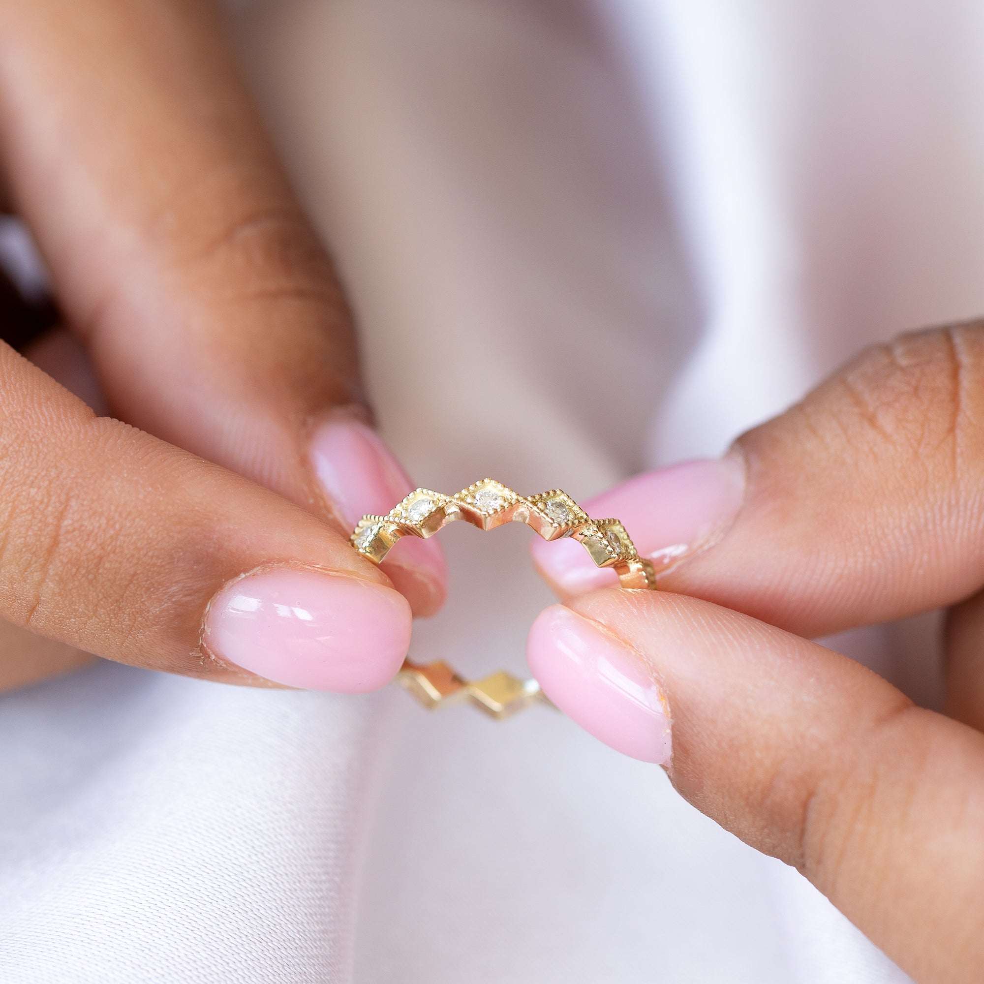 טבעת יהלומים שורה מיוחדת בעיצוב וינטג'