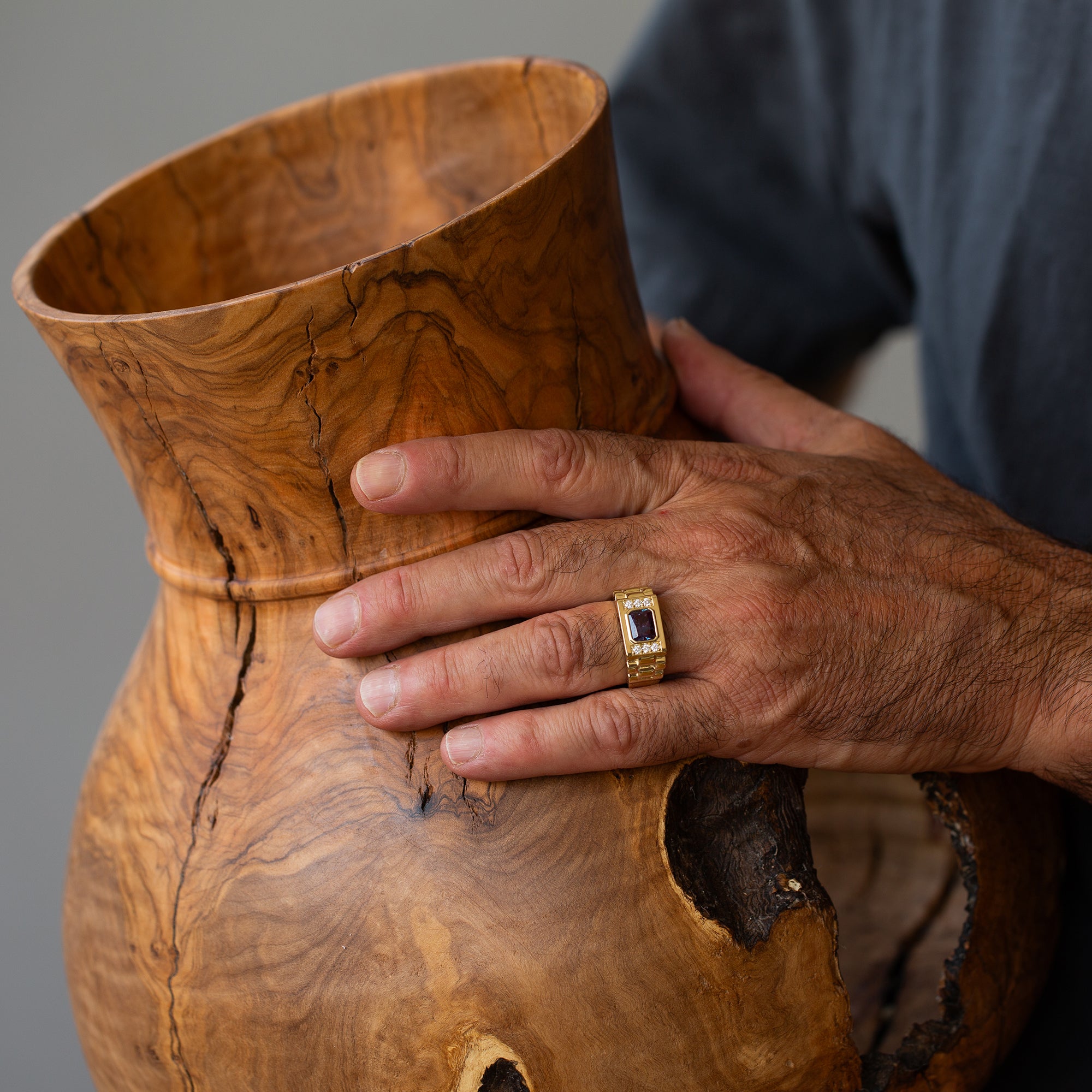 טבעת חותם לגבר משובצת אלכסנדריט ויהלומים