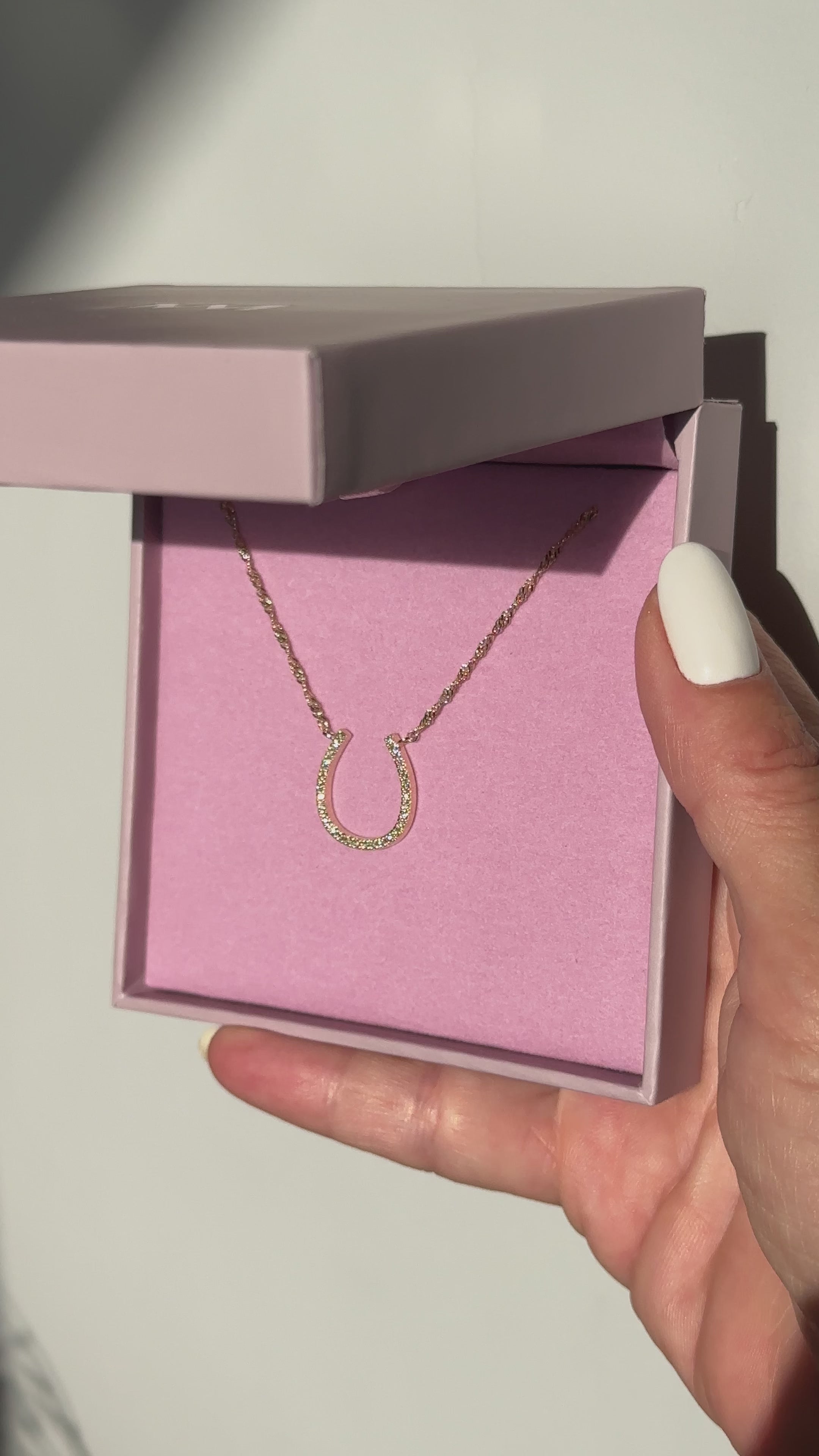 שרשרת פרסה מזהב ויהלומים גדולה